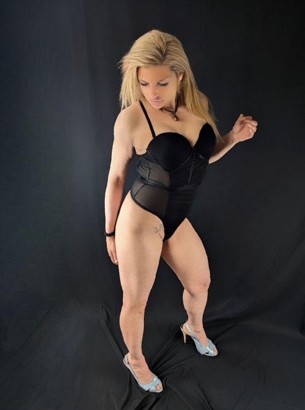 Noemie, escort in Montreal from Love3x.