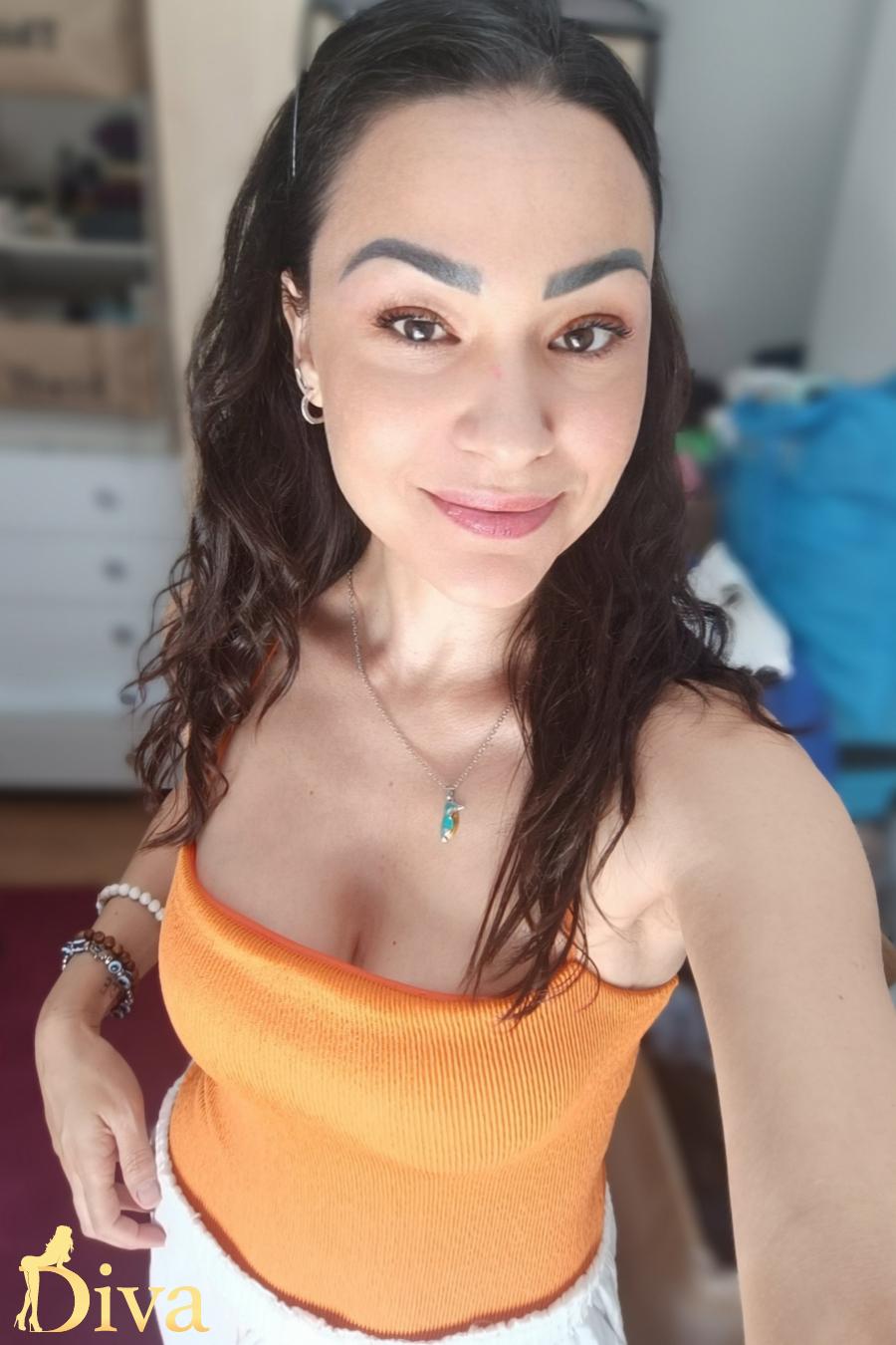 Nalu, escort in London from Diva Escort.