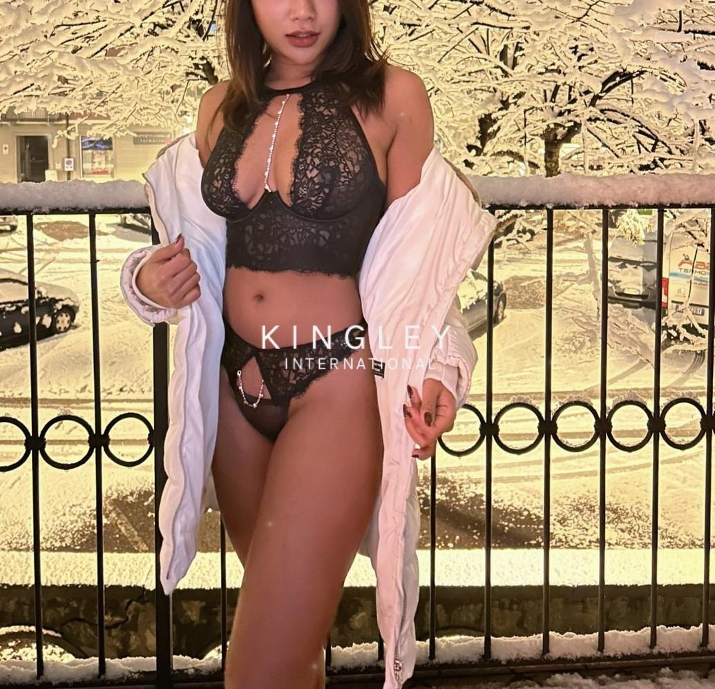 Sandra, escort in Singapore from Kingley International Escorts.