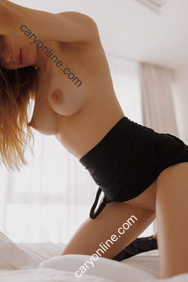 Bella, escort in Kyiv from Cary-Online.