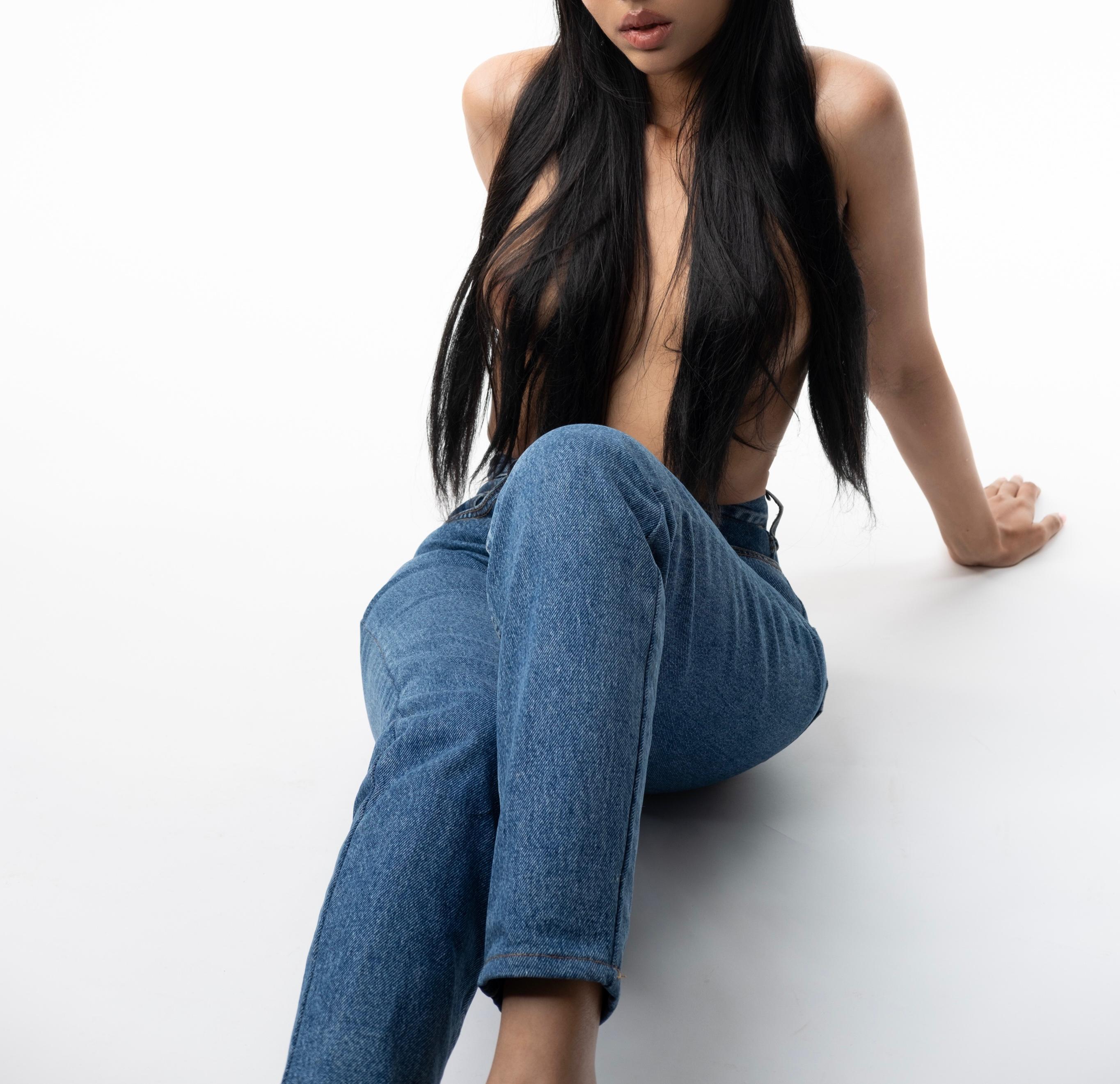 Karolina, escort in Singapore from Kingley International Escorts.