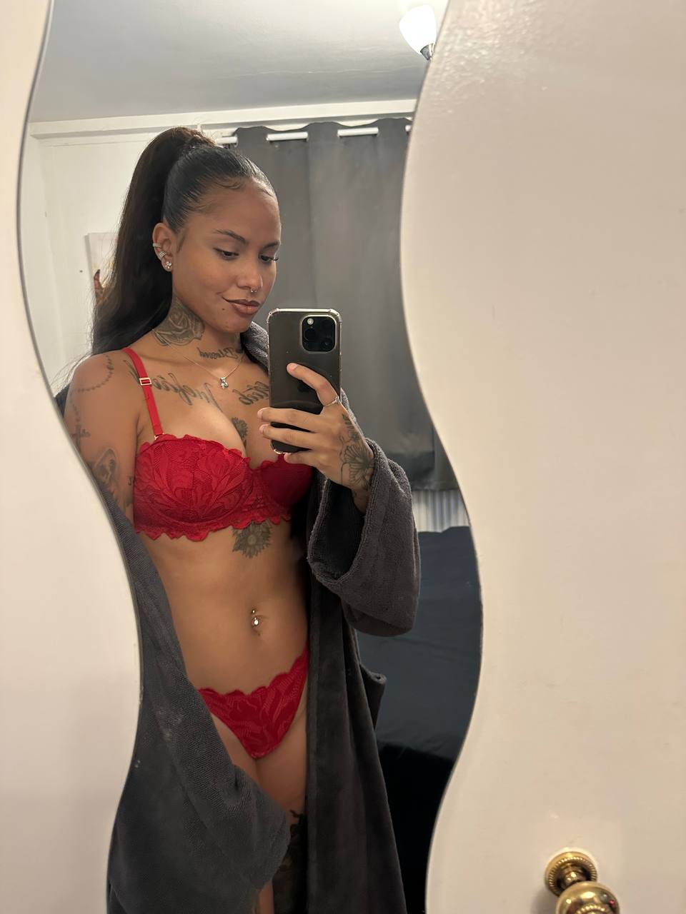 Fayrouz, escort in London from Aura Escort Agency.