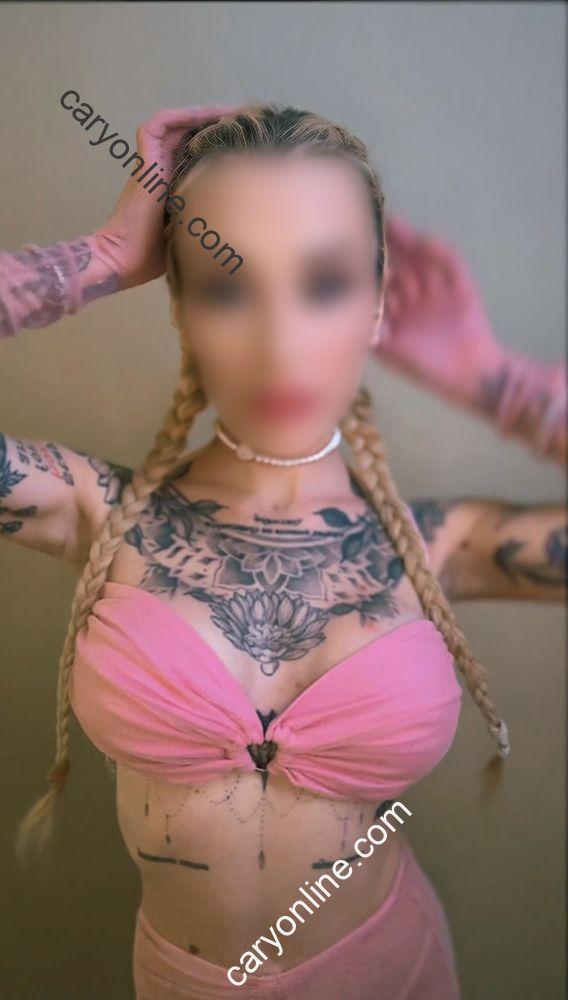 Melissa, escort in Kyiv from Cary-Online.