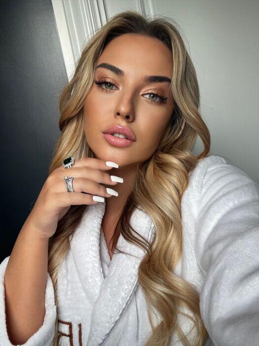 Corolyn, escort in London from 24hr London Escorts.