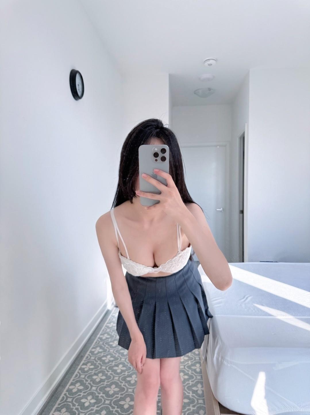 Baby Juni, escort in Los Angeles from Candy girl.