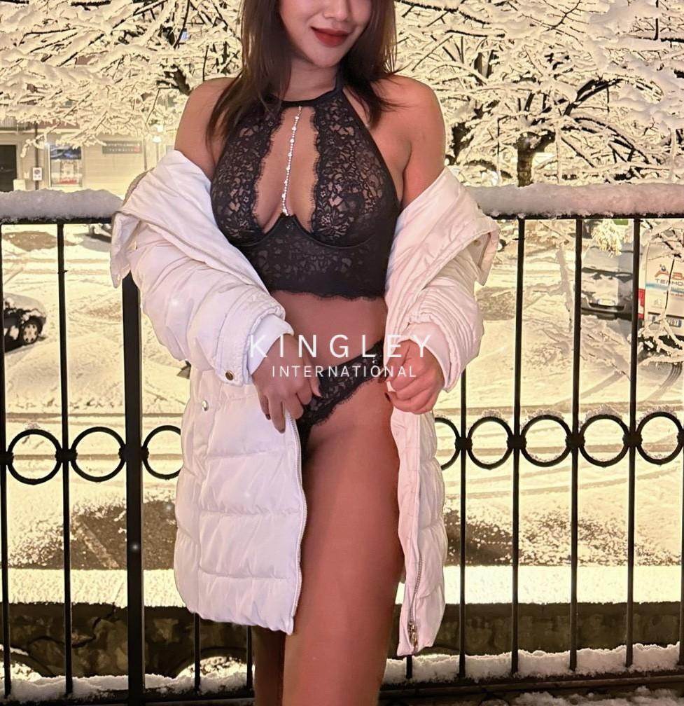 Sandra, escort in Singapore from Kingley International Escorts.
