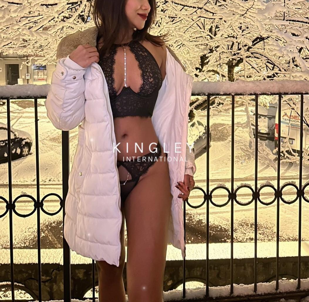Sandra, escort in Singapore from Kingley International Escorts.