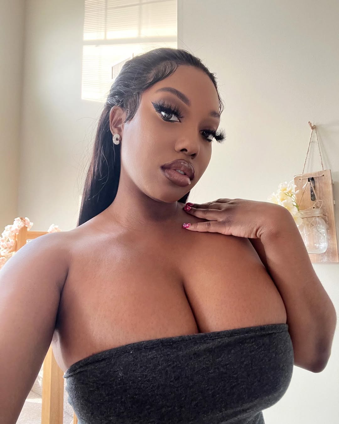 Boobs natasha, independent escort in Dubai.